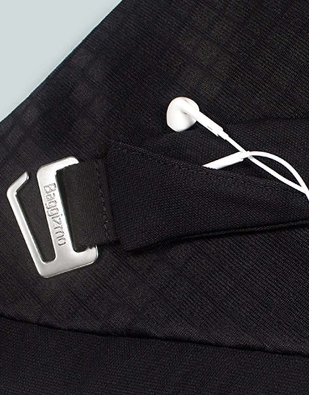 Baggizmo bag with earphones in compartment